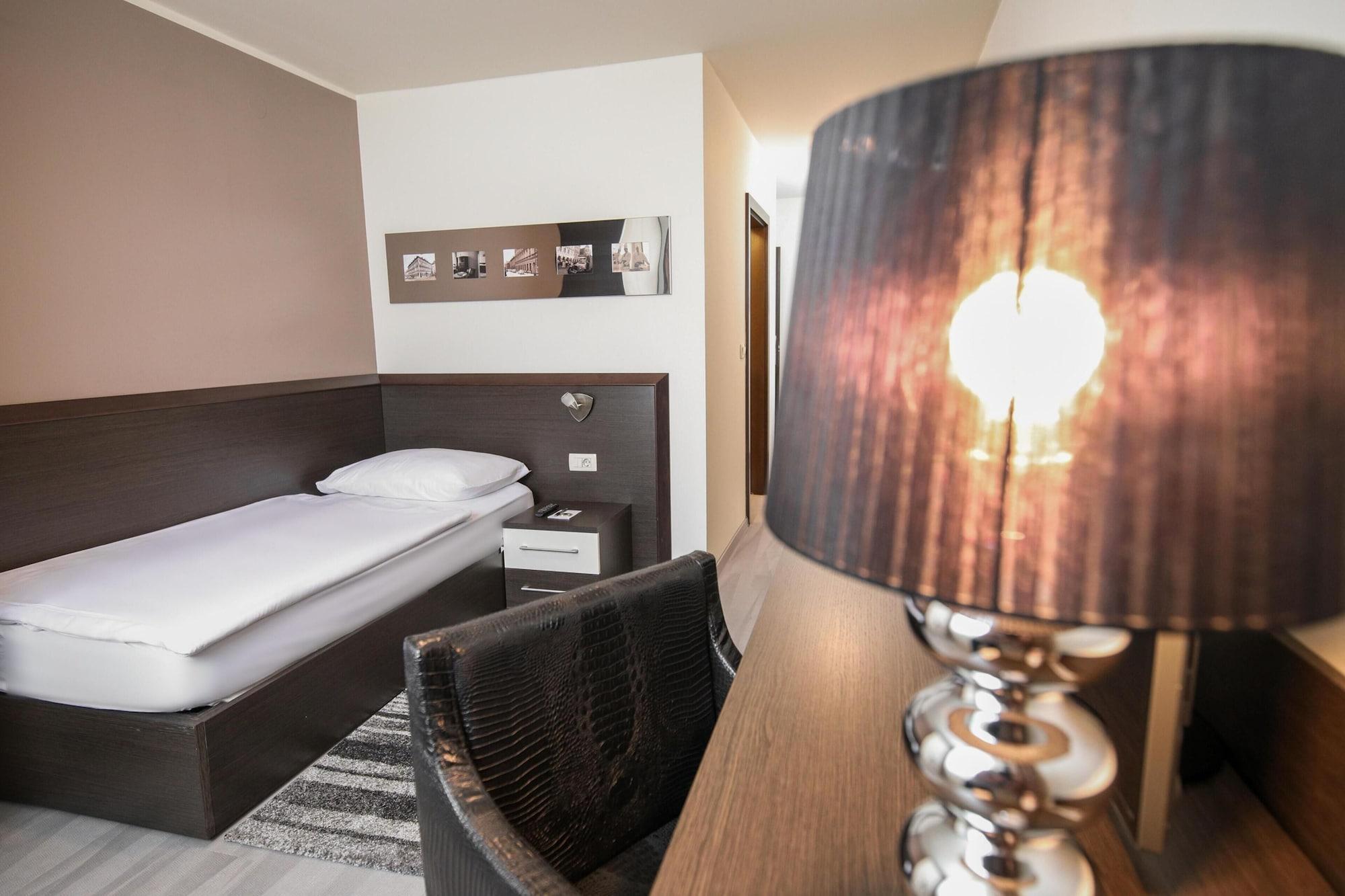 Hotel Evropa Celje Luaran gambar